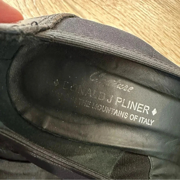 Donald J Pliner Couture Women's Black Emmy Kitten Heels Size 7.5M GUC - Picture 6 of 7